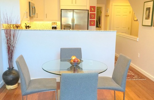 Northwest Portland House | Gorgeous Westside Townhouse-10 Minutes to Downtown/Nike