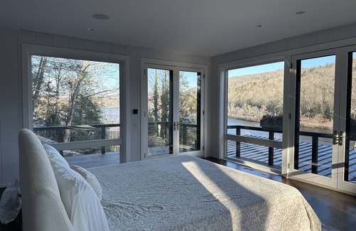 New Preston House | Gorgeous Year-Round Mid-Century Lake House Gem on sought after Lake Waramaug!