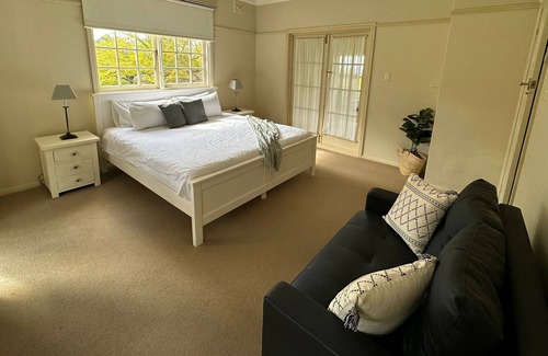 Grose Vale House | Gorgeous Yellow Garden Villa, Beautiful Family Home Surrounded by Gardens