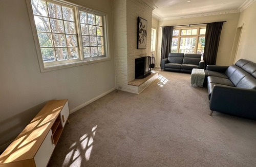 Grose Vale House | Gorgeous Yellow Garden Villa, Beautiful Family Home Surrounded by Gardens