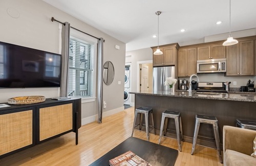 West End Condo | Gorgeously renovated, 2-condo property in the West End - walk everywhere