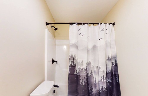 Bethel House | Gorgeously updated hillside home with private hot tub, firepit & mountain view