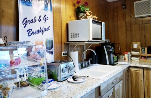 Upper Village Hotel | Gorham Motor Inn