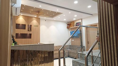 Varanasi Hotel | Goroomgo BNK Grand Varanasi - Ganga River 100m
