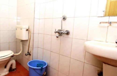 Hatigaon Hotel | Goroomgo Crystal Inn Guwahati