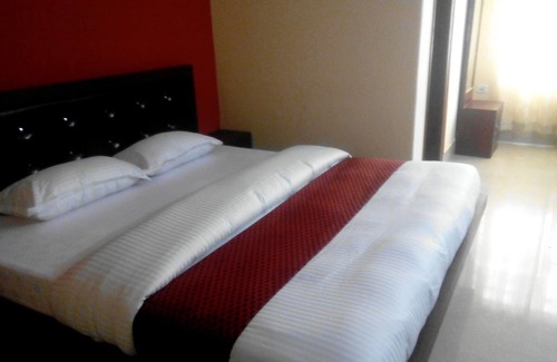 Hatigaon Hotel | Goroomgo Crystal Inn Guwahati