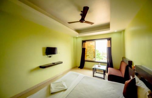 Puri Hotel | Goroomgo Deep Ganga Inn Near Sea Beach Puri