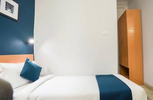 Kolkata Hotel | Goroomgo Giriraj stay Hub Near VIP Bazaar Naskarhaat Kolkata