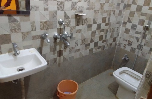 Allahabad Hotel | Goroomgo Mahadeva Homes Guest House Prayagraj