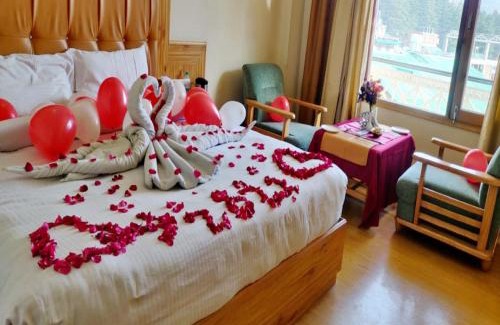 Manali Hotel | Goroomgo New Ambika Mall Road Manali - Prime-location-and-Spacious-Room with Luxury Room And parking Facilities