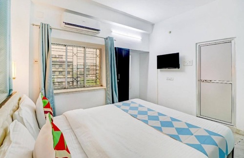Kolkata Hotel | Goroomgo Priyanshu Guest House Ruby Kolkata