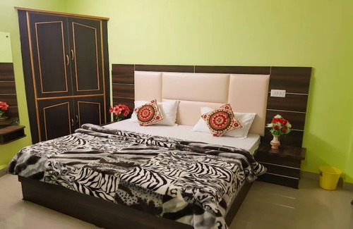 Yeshwanthpur Hotel | Goroomgo Veekay Regency Bengaluru