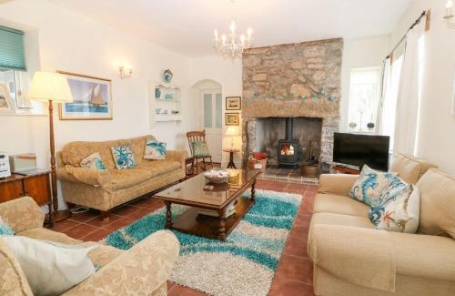 Beaumaris House | Gorphwysfa