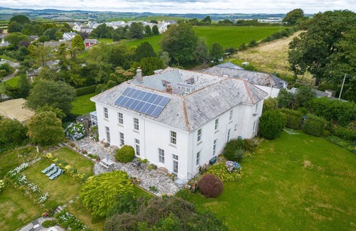 Lanreath Apartment | Gorran Apartment With Outdoor Pool And Gardens In Historic Mansion House