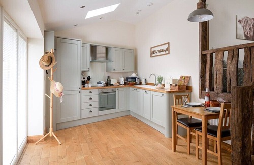 Eglwysbach Apartment | Gorse Barn Summary: E