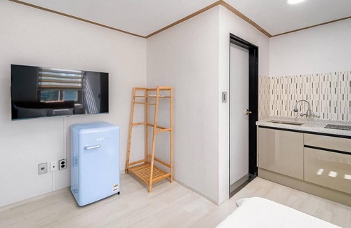 Sokcho House | Goseong Leumeleu63 Pension