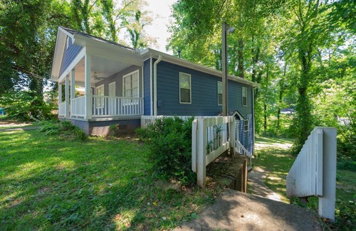 East Point Apartment | Got My Peaches Out Georgia Manor Near Downtown by Lokal Stays