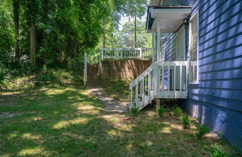 East Point Apartment | Got My Peaches Out Georgia Manor Near Downtown by Lokal Stays