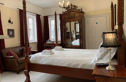 East Grinstead Bed & Breakfast | Gothic House