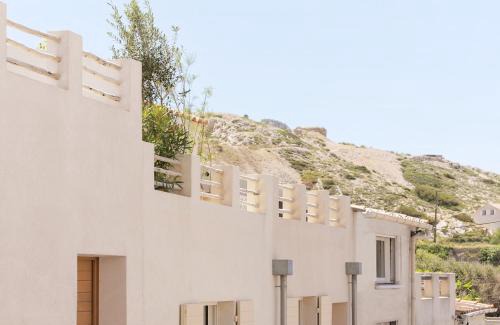 8th Arrondissement House | Goudes times - cabanon design en bord de mer