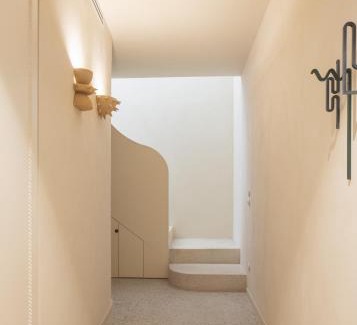 8th Arrondissement House | Goudes times - cabanon design en bord de mer