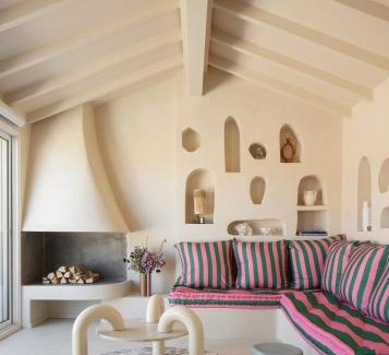 8th Arrondissement House | Goudes times - cabanon design en bord de mer