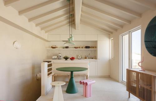 8th Arrondissement House | Goudes times - cabanon design en bord de mer