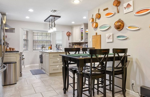 Fair Oaks Ranch House | Gourmet Getaway: Cozy Home with Chef's Kitchen