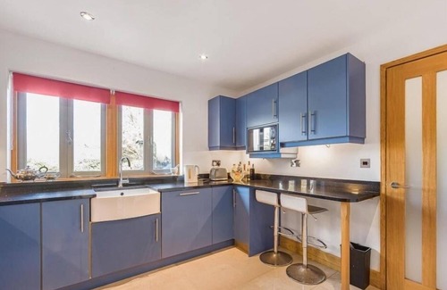 Crynant House | Gower Peninsula Getaway | 2-Min Walk to Beach with Wrap around Garden
