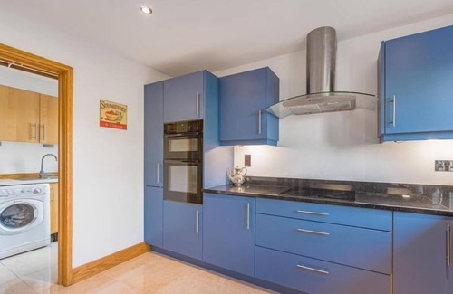Crynant House | Gower Peninsula Getaway | 2-Min Walk to Beach with Wrap around Garden