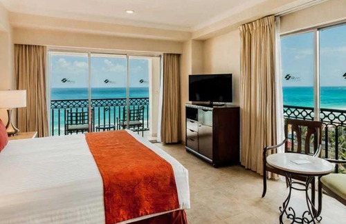 Punta Cancun Hotel | GR Solaris All Inclusive Resort