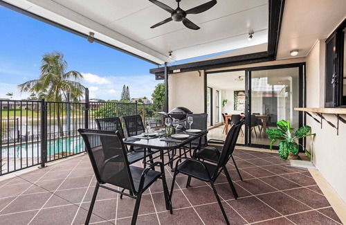 Mermaid Waters House | Grab the family for your next Vacay!