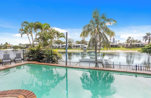 Mermaid Waters House | Grab the family for your next Vacay!