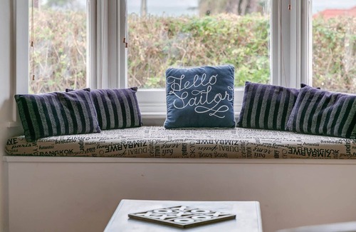 McCracken House | Grace Cottage - Pet Friendly - Fenced - Beach