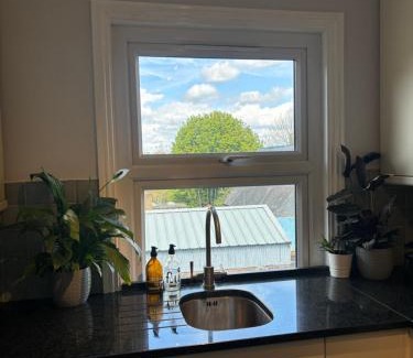 Tring House | Grace's Guesthouse 68a
