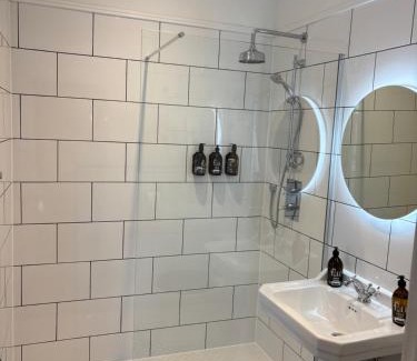Tring House | Grace's Guesthouse Room 4