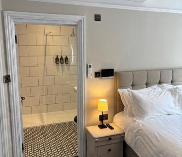 Tring House | Grace's Guesthouse Room 5