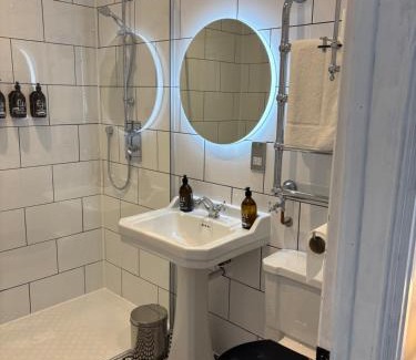 Tring House | Grace's Guesthouse Room 5