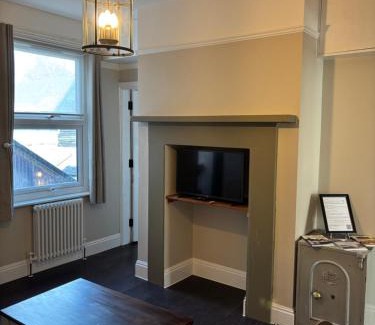 Tring Apartment | Grace's Guesthouse The Suite
