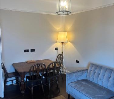 Tring Apartment | Grace's Guesthouse The Suite