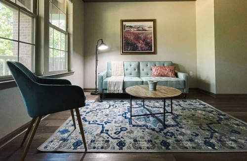 Ferndale Apartment | Graceful 1BD/1BA w/Balcony + Gym - Little Rock