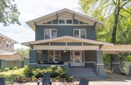 Central Gardens House | Graceful Central Gardens Home