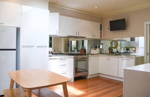 St Kilda House | Graceful Octavia - The perfect getaway