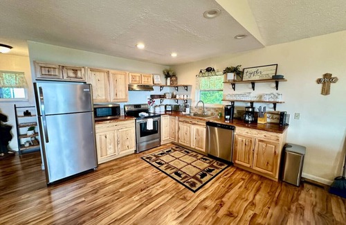 Sevierville Cabin | Graceful Smoky Retreat/Hot Tub/Incredible Views!
