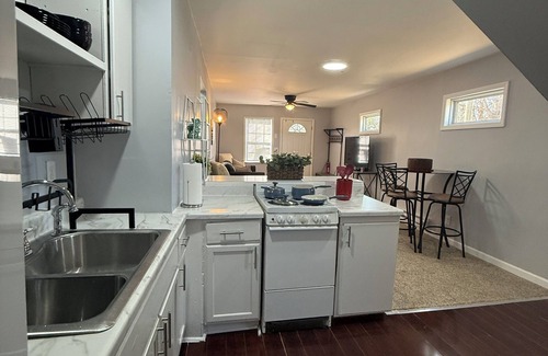 Greensboro House | Gracie's Hideaway in Greensboro