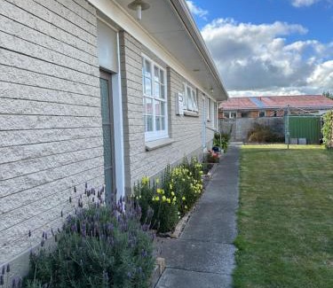 Hamilton Villa | Gracious 3 Bdrm House in Chartwell