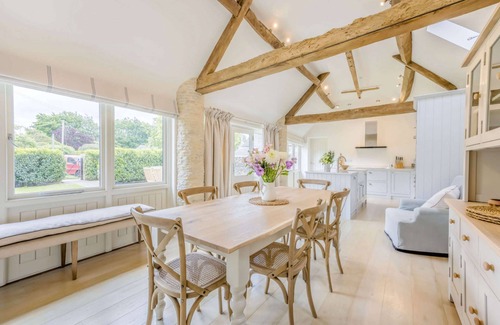 Ampney Crucis Cottage | Grade II listed three bedroom holiday home in the Cotswolds - The Byre