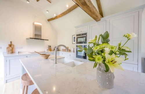 Ampney Crucis Cottage | Grade II listed three bedroom holiday home in the Cotswolds - The Byre