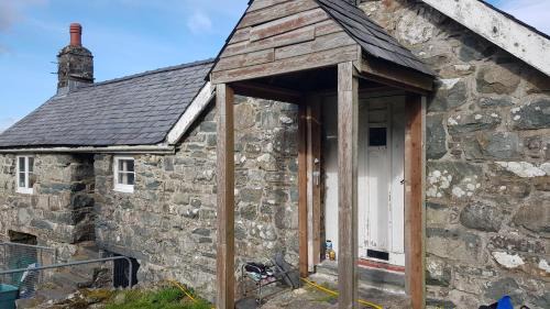 Bronaber House | Grade II Lodge House 2 Bedroom
