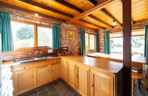 Halls Gap Cottage | Grampians Pioneer Cottage Redbrick